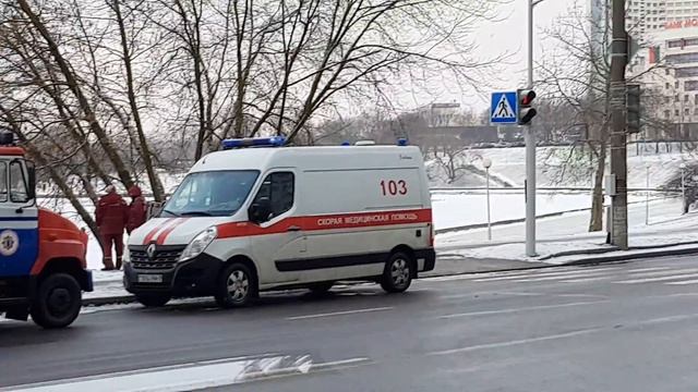 На Свислоче, напротив Троицкого Предместья, провалились под лед двое мужчин смотреть онлайн