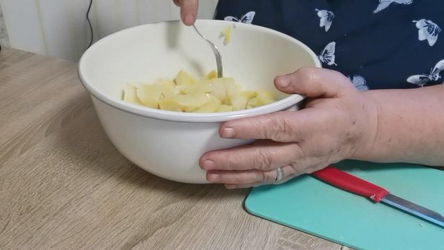 КАРТОФЕЛЬНЫЙ САЛАТ! У КАЖДОГО СВОЙ ЛЮБИМЫЙ РЕЦЕПТ! / 1192 смотреть онлайн