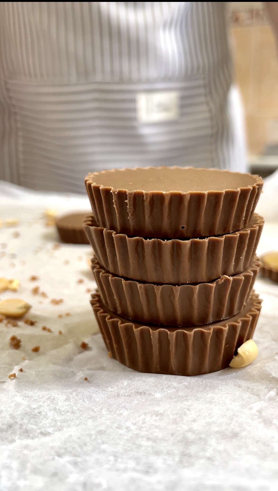 Шоколадная тарталетка с арахисовой начинкой