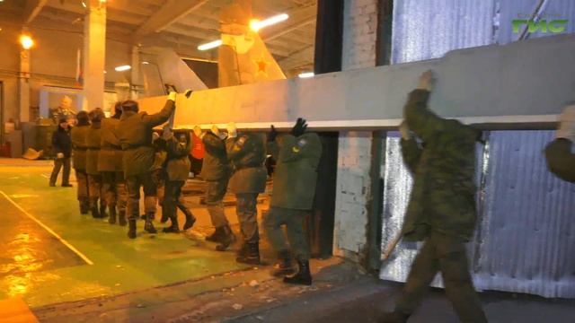 В Самару на большегрузе доставили вертолет Ми-8 смотреть онлайн