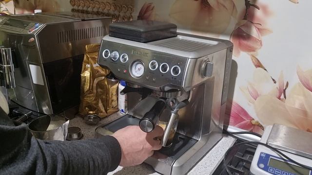 Готовим капучино на кофейной станции BORK C801. смотреть онлайн