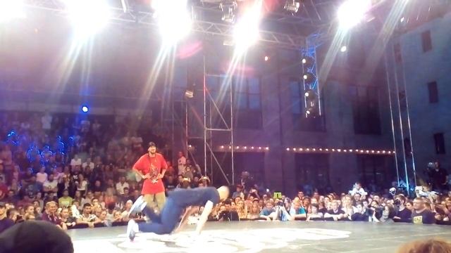 Супер брейк. Чемпионат Украины. Батл брейк-данс на Red bull camp в Киеве. смотреть онлайн