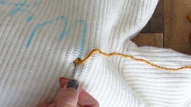DIY Personalized Sweater - How to Embroider with Yarn (UPDATED Tutorial) смотреть онлайн