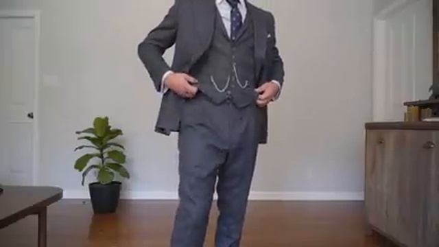 Recreating the Peaky Blinders Outfits | Dressing like a 1920s Gangster смотреть онлайн