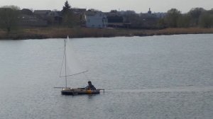 Надувная лодка под парусом (версия 5)