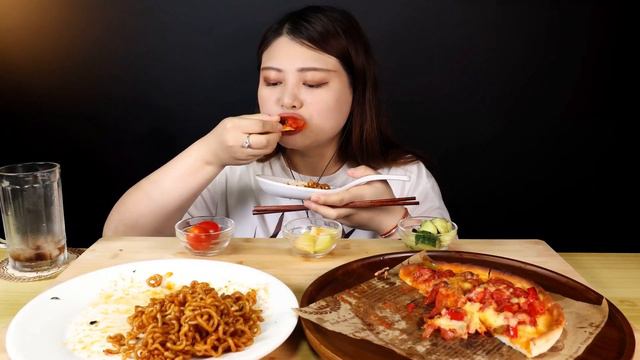 Mukbang)SUB/with Laurie/Turkey Noodles with Pizza/ASMR eating sounds смотреть онлайн