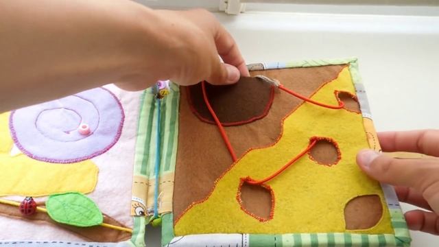 Развивающая книжка своими руками. Обзор.Quiet book for kids смотреть онлайн