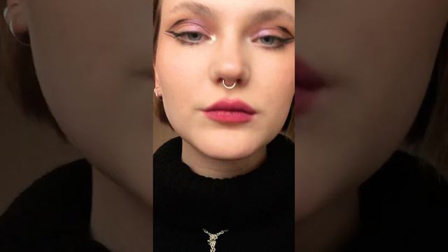 Когда у меня спрашивают, какой помадой я пользуюсь, я правда не знаю, что ответить 👁️👄👁️ #макияж