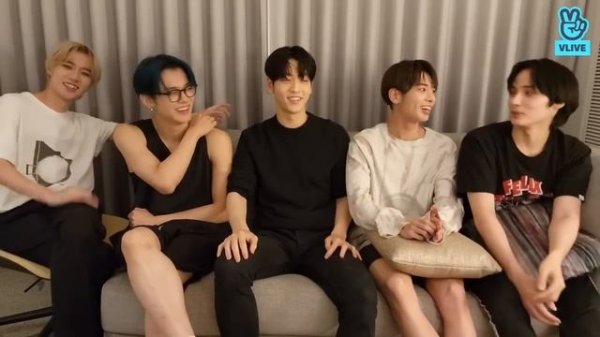 [ENG SUB] TXT LIVE VLIVE (2022.07.25) TXT VLIVE 2022