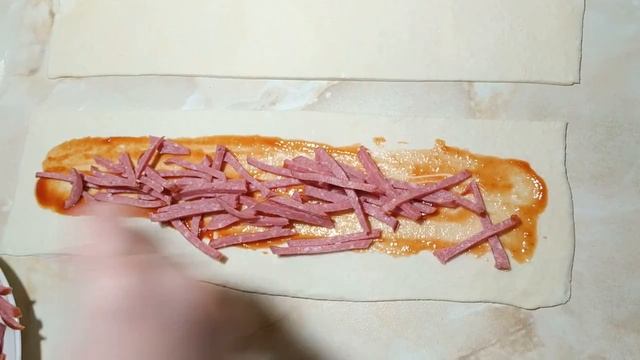 ПИРОГ УЛИТКА ИЗ СЛОЕНОГО ТЕСТА _ СУПЕР ОБЪЕДЕНИЕ смотреть онлайн