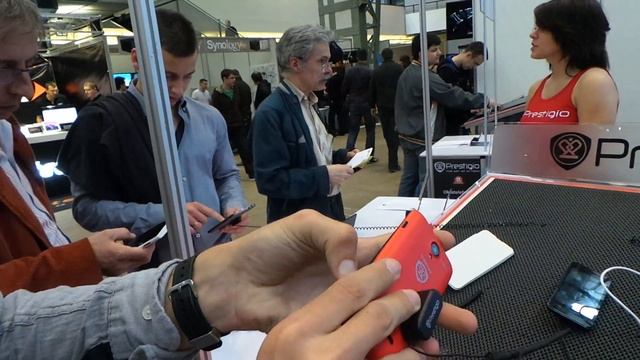 Prestigio MultiPhone 5450 DUO okostelefon bemutató videó | Tech2.hu смотреть онлайн