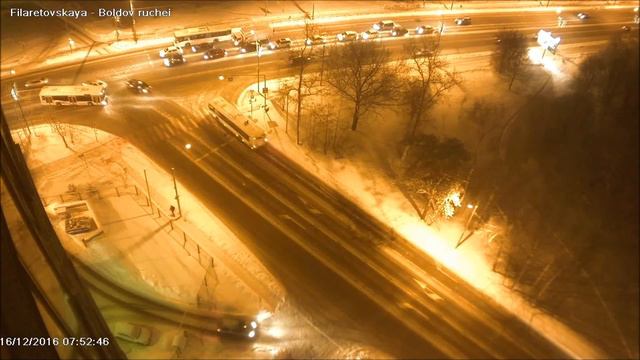 Автобус выкатился на перекресток в Зеленограде смотреть онлайн