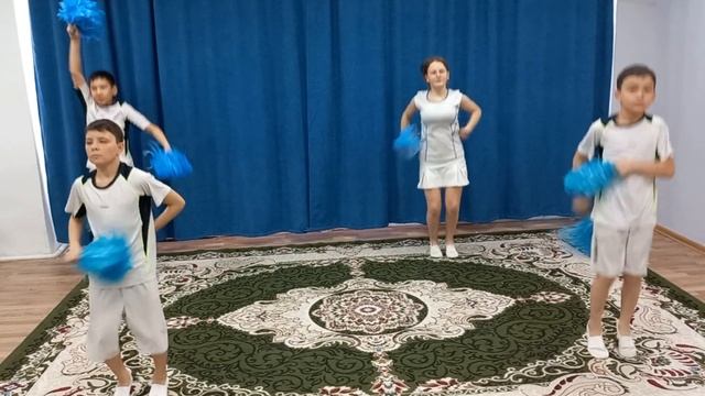 Танец с помпонами смотреть онлайн