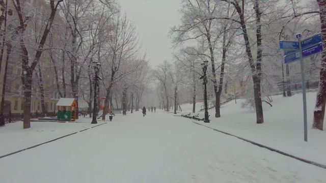 Moscow ❄️ Snowy April Walk. No Spring for Russian. Metro station Kropotkinskaya, Gogolevsky Blvd смотреть онлайн