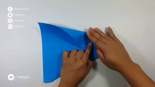 BEST LONG DISTANCE paper plane - How to make a Paper Airplane that Flies Far | Momentum смотреть онлайн