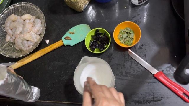 Карри с креветками от Индийской свекрови смотреть онлайн