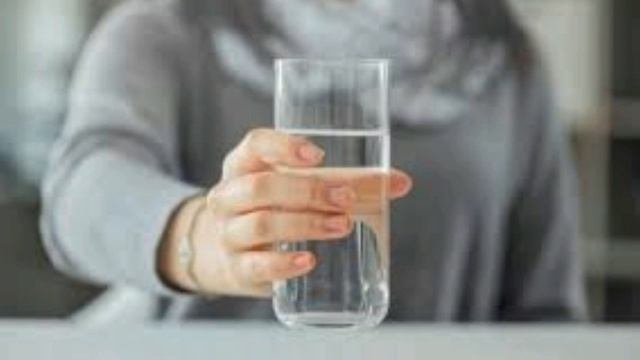 СТАКАН ГОРЯЧЕЙ ВОДЫ НАТОЩАК: ПОЛЬЗА ИЛИ ВЫМЫСЕЛ???? смотреть онлайн