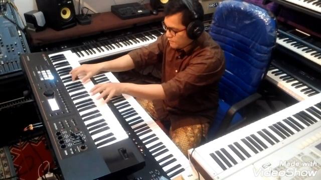 YAMAHA MODX vs ROLAND XPS30, piano comparison ? смотреть онлайн