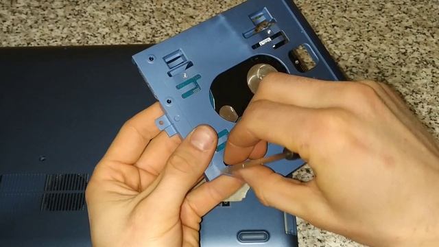 Второй жесткий диск в ноутбуке Lenovo IdeaPad 330-15IKB смотреть онлайн