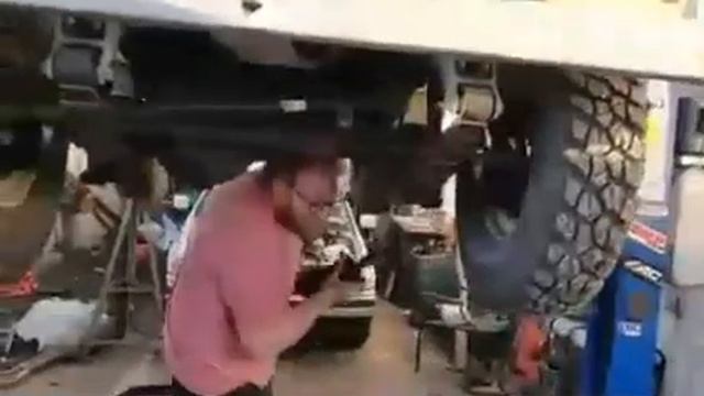 Series3 Land Rover 1973 starter removal смотреть онлайн