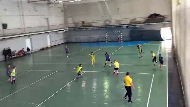 СДЮШОР 11-СДЮШОР 9(наверное)*4-3*1 тайм смотреть онлайн