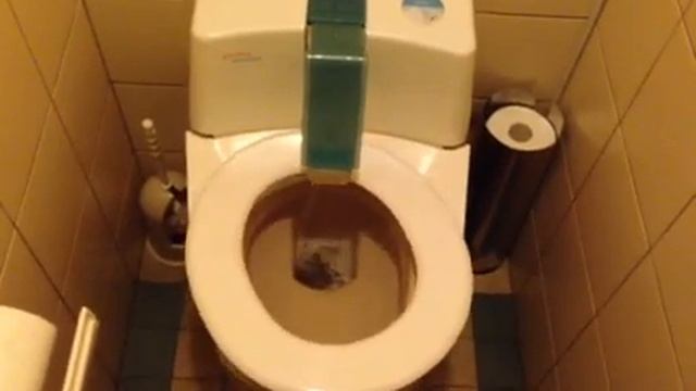 Случай в туалете смотреть онлайн