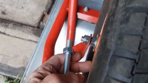 Простейшая ось для садовой тележки.