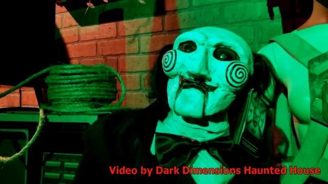 SAW Horror Movie Billy Puppet Prop Jigsaw Killer Replica Trick or Treat Studios Haunted House Video смотреть онлайн