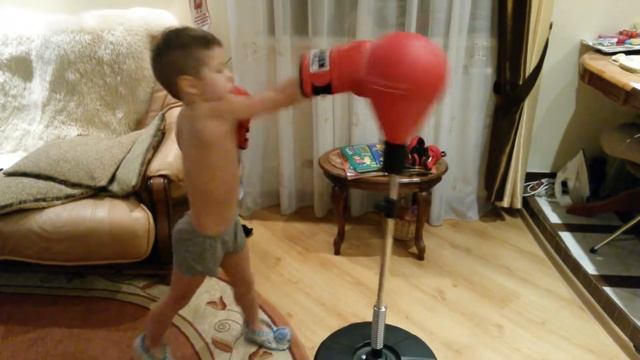 Бокс,Дмитров,Костик Парамонов (4 года) первые шаги к успеху смотреть онлайн