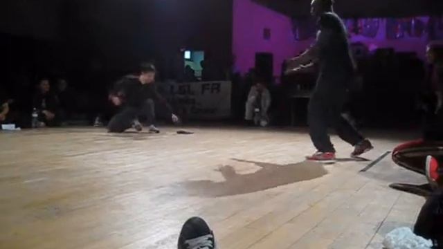 zouzou vs yves Battle LINAS 2010 смотреть онлайн