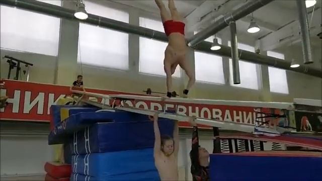 РУССКИЕ ДЕТИ ГОТОВЯТСЯ ВОЕВАТЬ С ВОНЮЧИМИ ЯНКАМИ США. смотреть онлайн