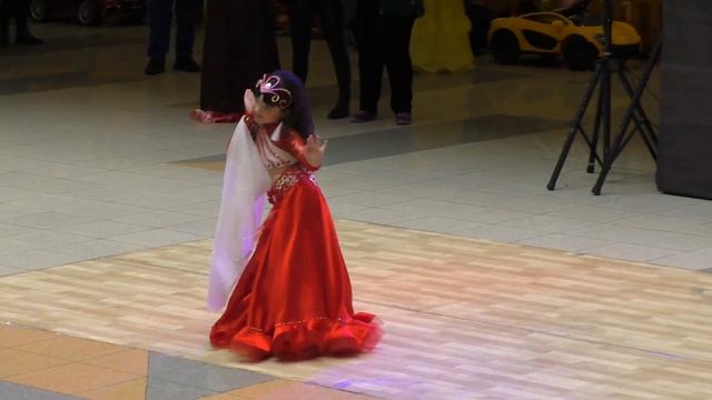 Arabic dance / Восточные танцы / Выступает Достовалова Аня / Musical Novokuznetsk смотреть онлайн