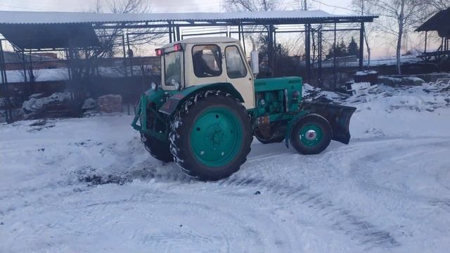 Зимовий дрифт ЮМЗ 6 смотреть онлайн