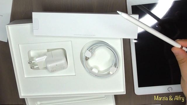 IL NOSTRO NUOVO IPAD 2018 & APPLE PENCIL | Review & First Start смотреть онлайн