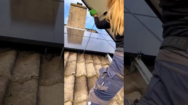 Very Impressive #Solar Installation on a Roof? - Subscribe for more! ☀️ смотреть онлайн
