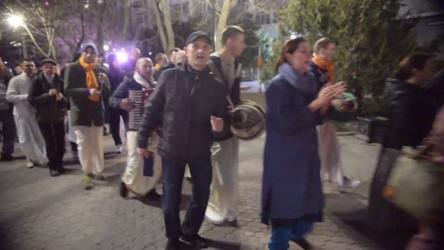 Харинама с Нитай Пандитом прабху и Ананда Боло Хари прабху - 22 03 2020г смотреть онлайн