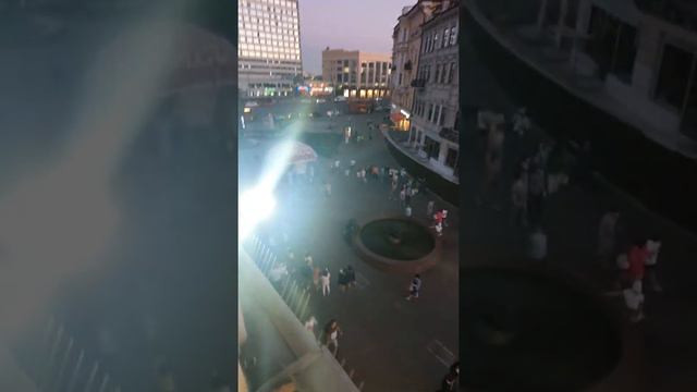 поют песни гр. КИНО на улице Баумана Казань смотреть онлайн