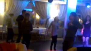 Супер танец под песню "Валера"))))