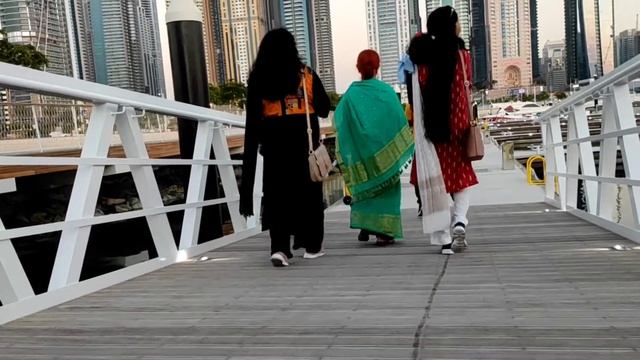 Dubai Marina Walk.... смотреть онлайн