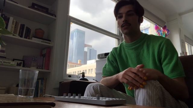 Green Bean Man makes music смотреть онлайн