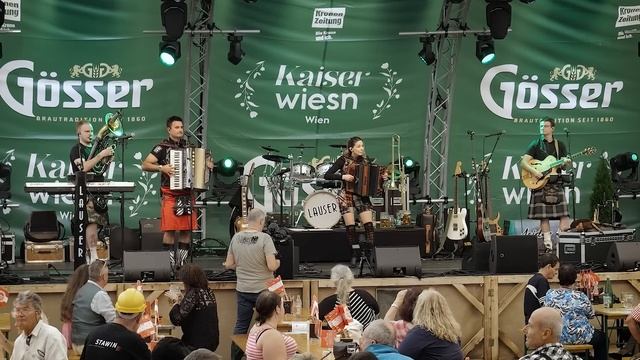 Claudia Hinker spielt die „Mooskirchner Polka“ gemeinsam mit „Die Lauser“ auf der Kaiser Wiesn! смотреть онлайн