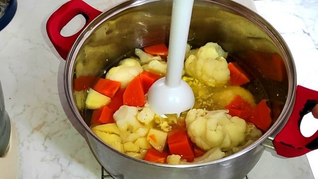 Крем супа с карфиол и тиква. Много вкусна, здравословна и лесна за приготвяне рецепта. Любима вкъщи