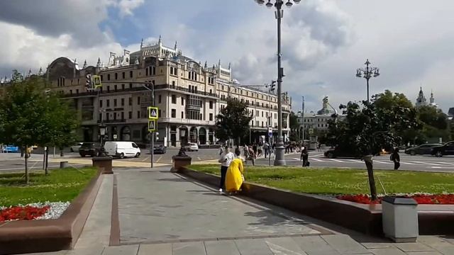 Москва. Прогулка по Театральной площади смотреть онлайн