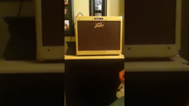 E series Strat Made in Japan with Peavey Classic 30 смотреть онлайн