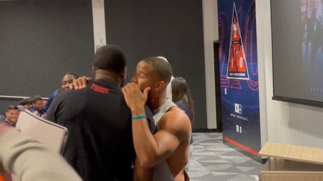 UTSA Football Players React To Head Coach Jeff Traylor's Contract Extension 10.31.21 смотреть онлайн