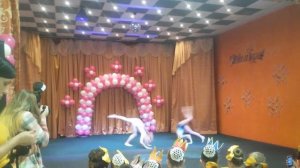 Танец ''две подружки