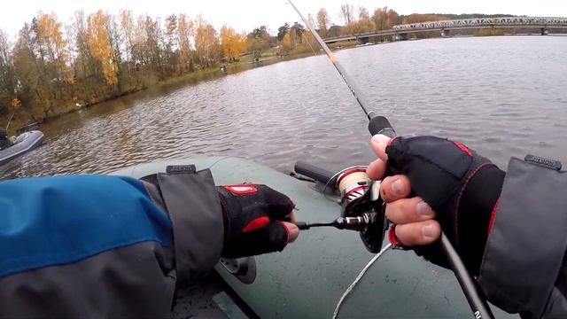 ВОТ ЭТО РАЗДАЧА ! ЛОВЛЯ ОСЕННЕГО СУДАКА ДЖИГОМ