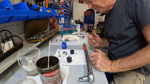 Suzuki DR650SE Refitting Chain Roller Guides смотреть онлайн