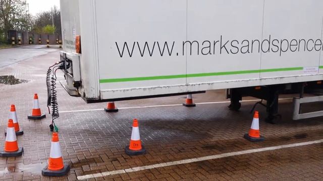 упавший полуприцеп смотреть онлайн