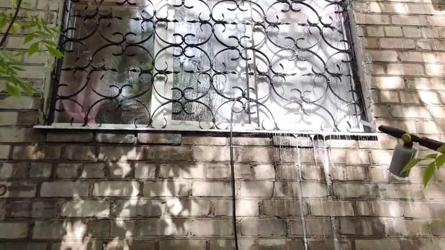 Мойка окон и металлических решёток с помощью минимойки Karcher K5. смотреть онлайн